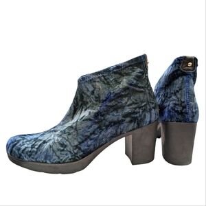 Toni Pons Women's 6.5 Blue Velvet Ankle Boots Like New